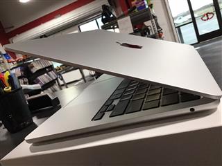 APPLE MACBOOK AIR A2681